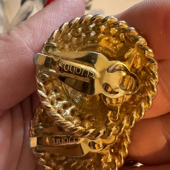 St. John large black enamel and gold tone vintage clip on earrings - Picture 6 of 12